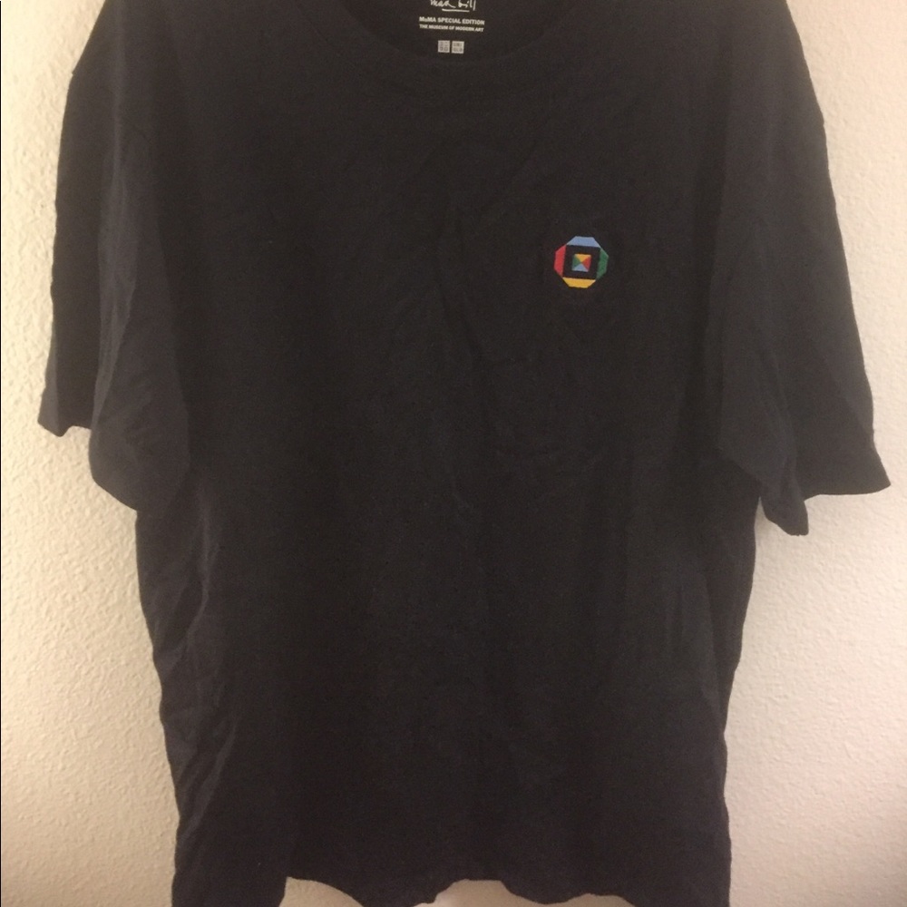 Black T-shirt MoMA special edition t shirt